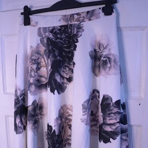 Floral ‘flow-in-the-wind’ midi skirt